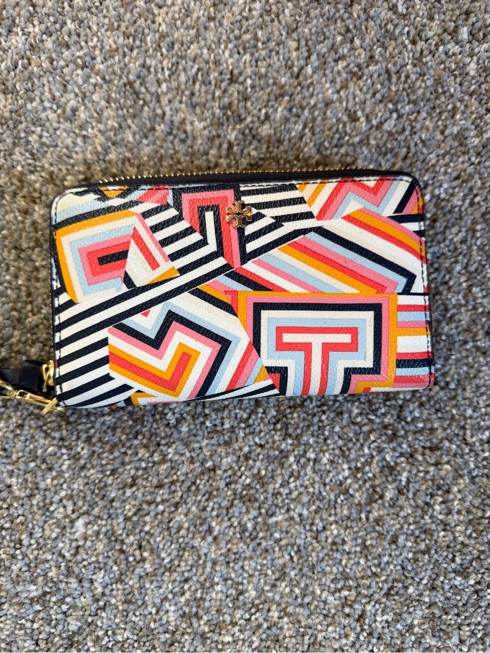 Tory Burch Kerrington Geometric Zip Up Wallet